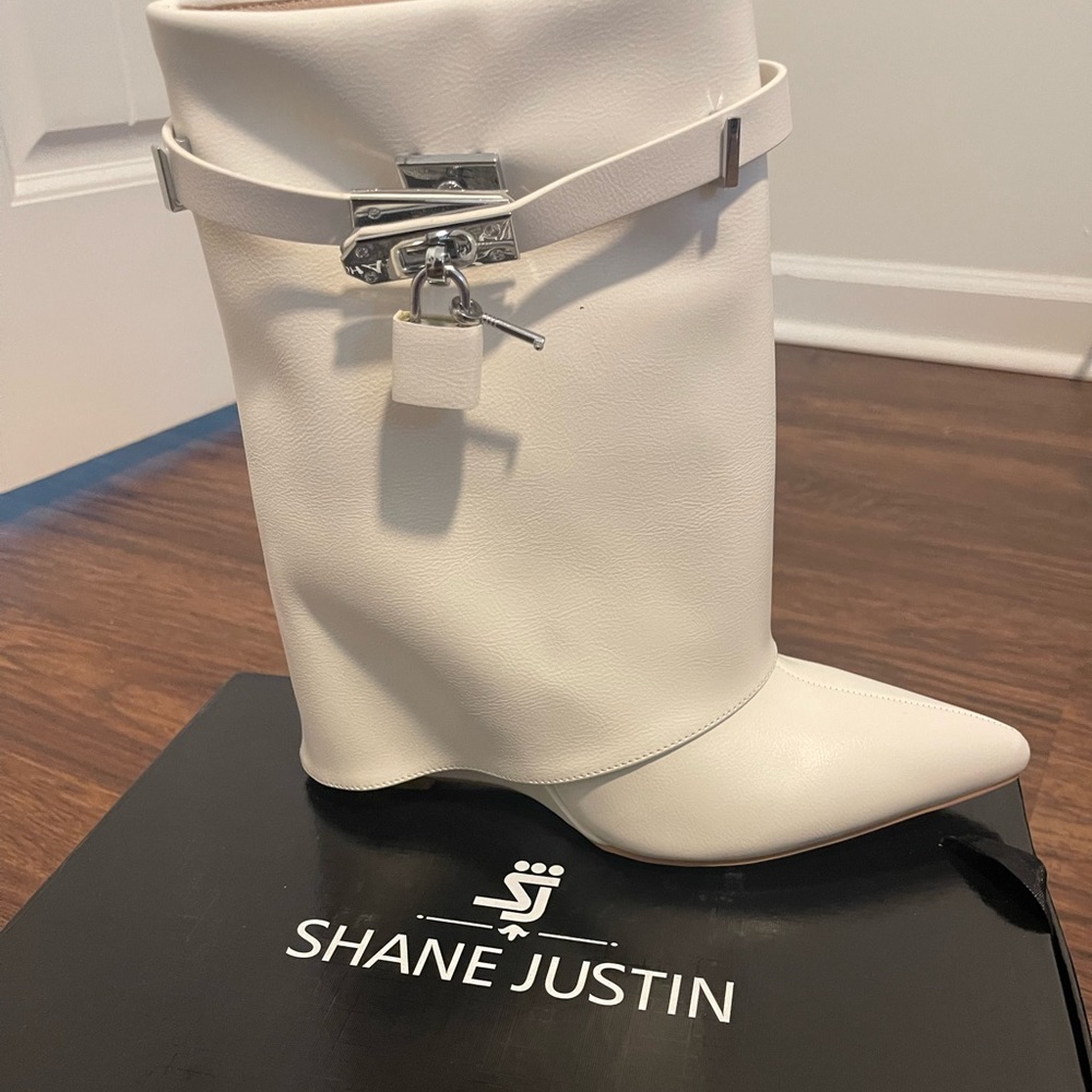 Shane Justin Shark Boots (Size 40)